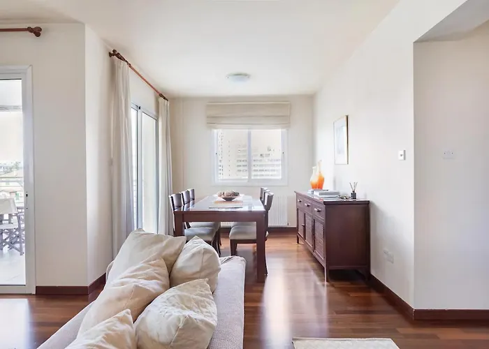 Warm Residence In The Heart Of The City Center - Balcony & View