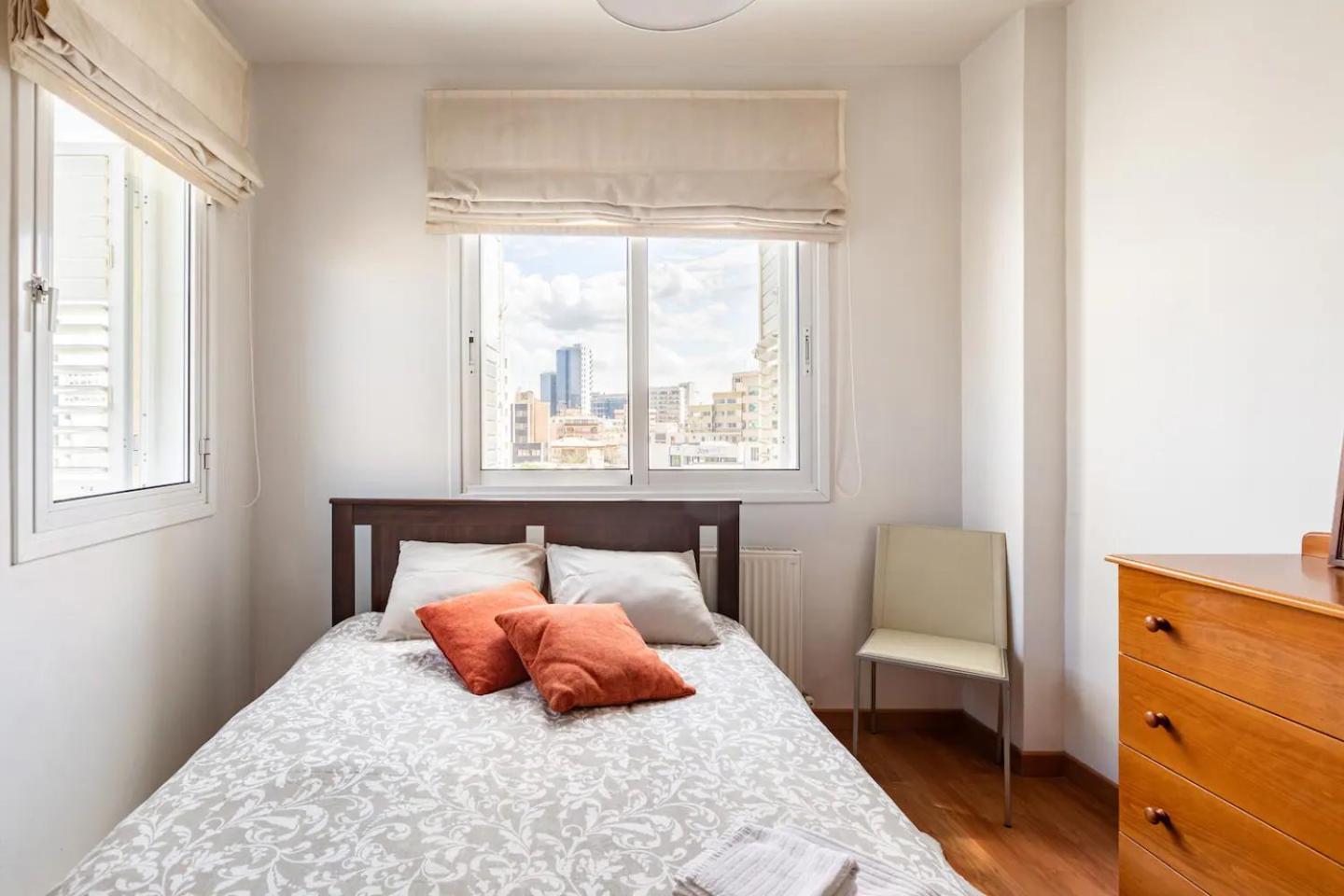 Warm In The Heart Of The Center - Balcony & View *