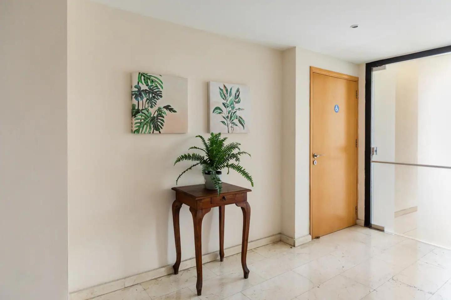 Warm In The Heart Of The Center - Balcony & View * Nicosie